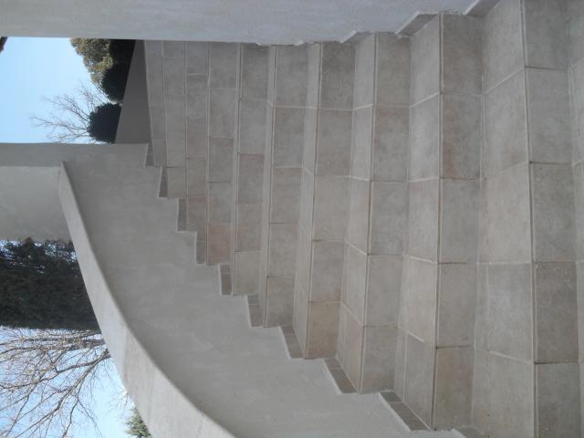 Pose de carrelage sur terrasse et escalier à chateauneuf le rouge